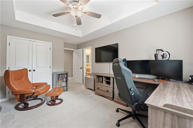 7190 N National Drive, Parkville, MO 64152