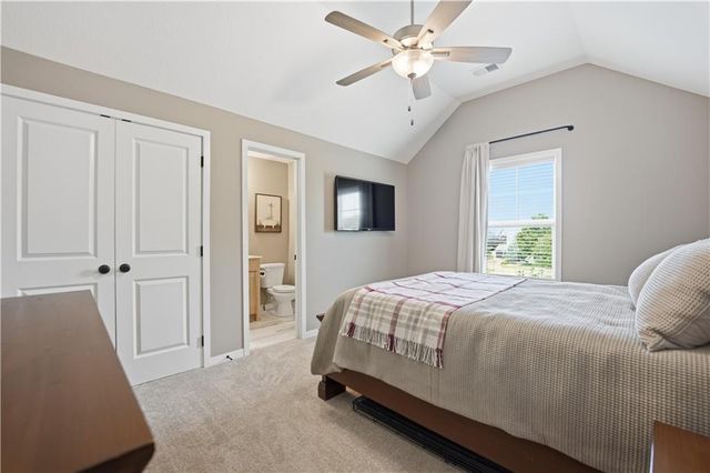 7190 N National Drive, Parkville, MO 64152