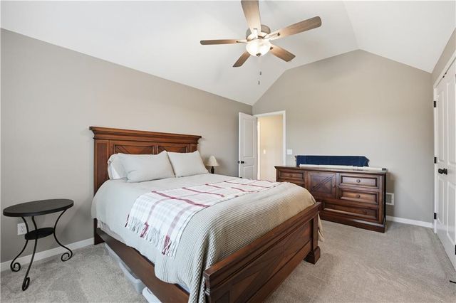7190 N National Drive, Parkville, MO 64152