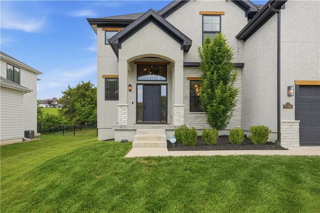 7190 N National Drive, Parkville, MO 64152