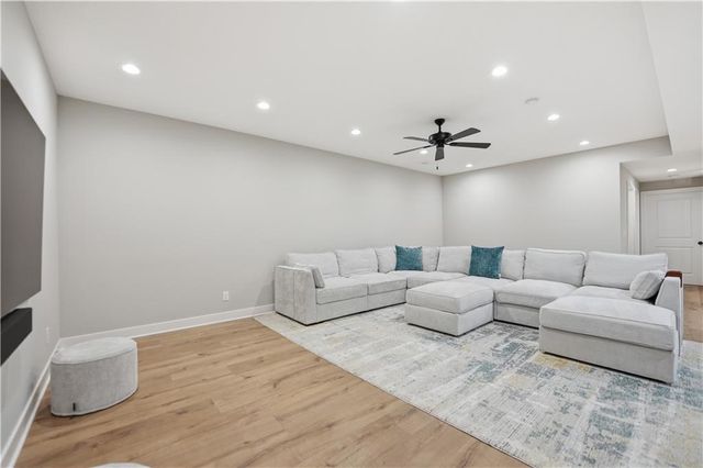 7190 N National Drive, Parkville, MO 64152