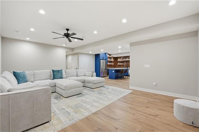 7190 N National Drive, Parkville, MO 64152