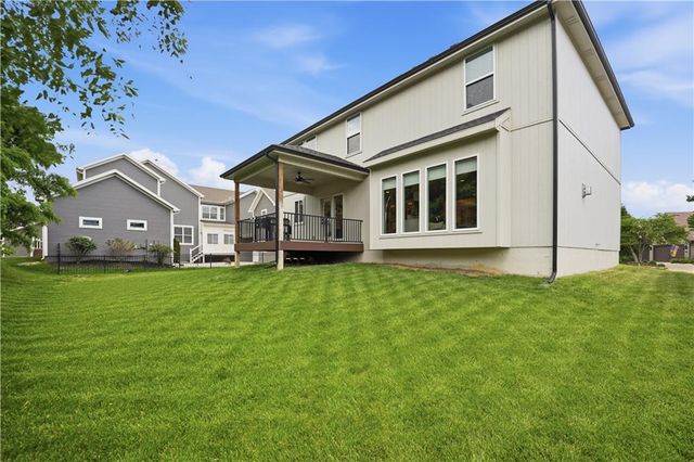 7190 N National Drive, Parkville, MO 64152