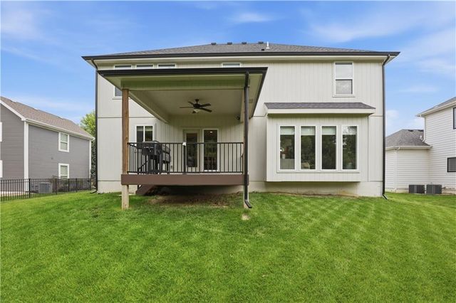 7190 N National Drive, Parkville, MO 64152