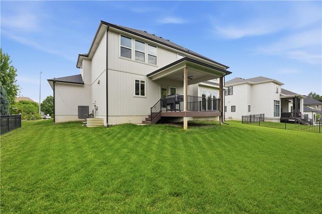 7190 N National Drive, Parkville, MO 64152