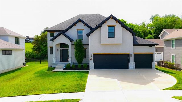 7190 N National Drive, Parkville, MO 64152