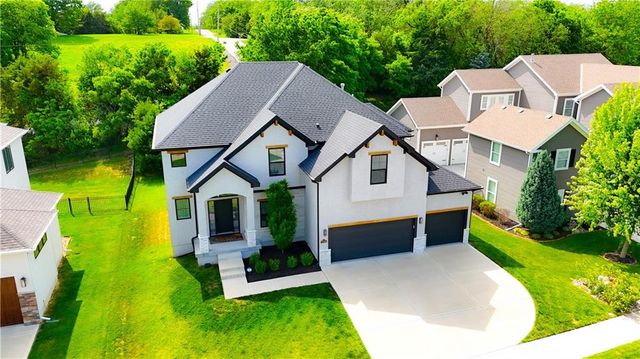 7190 N National Drive, Parkville, MO 64152
