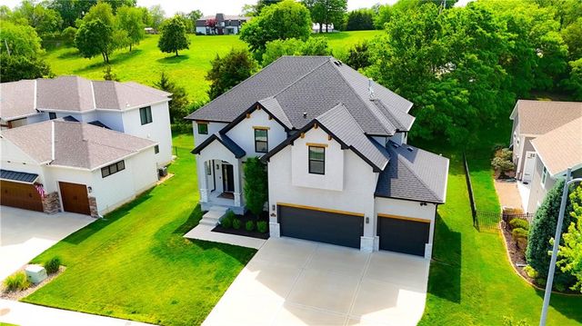 7190 N National Drive, Parkville, MO 64152