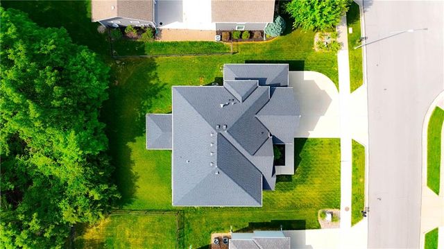 7190 N National Drive, Parkville, MO 64152