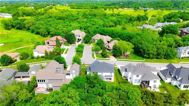 7190 N National Drive, Parkville, MO 64152