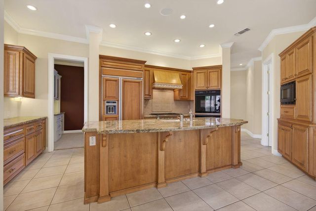 2184 Heritage Dr, Roseville, CA 95678