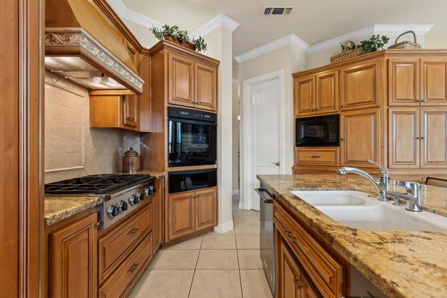 2184 Heritage Dr, Roseville, CA 95678