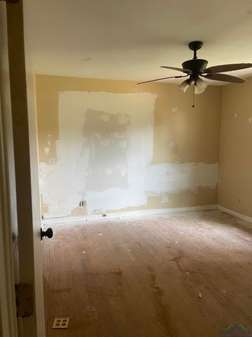 1104 Webb St, Daingerfield, TX 75638