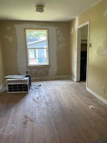 1104 Webb St, Daingerfield, TX 75638