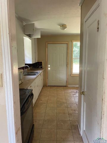 1104 Webb St, Daingerfield, TX 75638