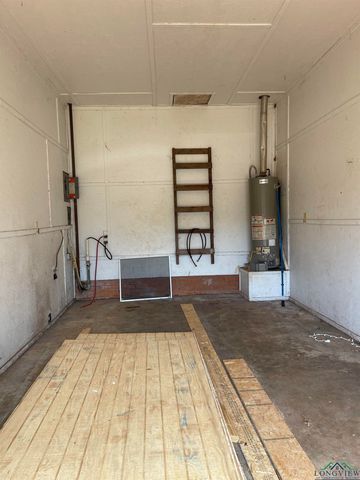 1104 Webb St, Daingerfield, TX 75638