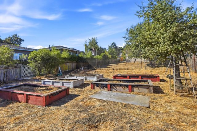 375 Alameda De Las Pulgas, Redwood City, CA 94062