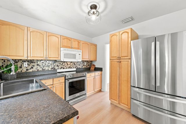 351 SW 13TH Street, Pompano Beach, FL 33060