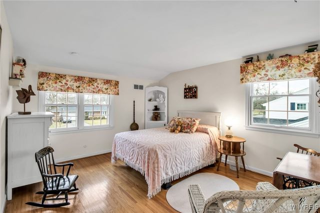 54 Surrey, Amherst, NY 14221