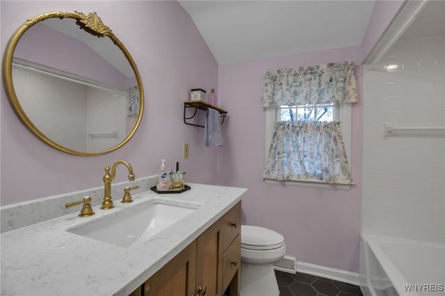 54 Surrey, Amherst, NY 14221