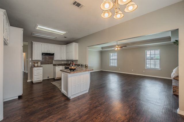 117 Downwood Drive, Burleson, TX 76028