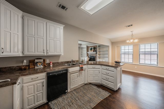 117 Downwood Drive, Burleson, TX 76028