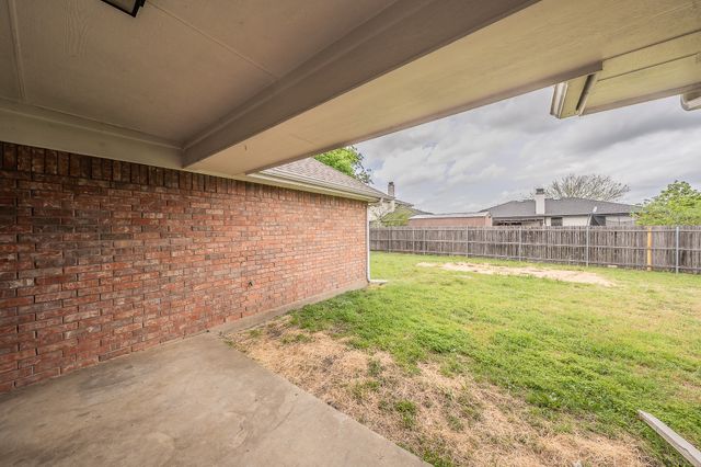 117 Downwood Drive, Burleson, TX 76028