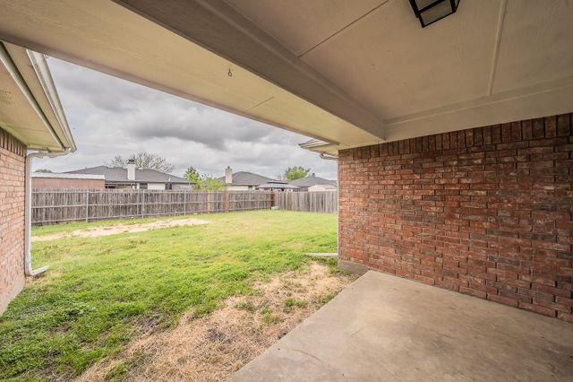 117 Downwood Drive, Burleson, TX 76028