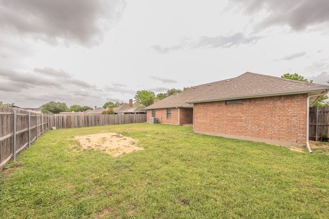 117 Downwood Drive, Burleson, TX 76028