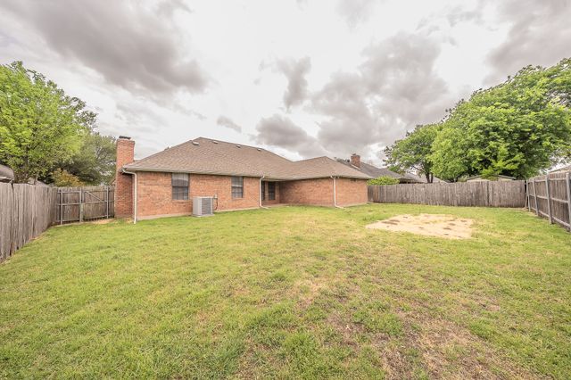 117 Downwood Drive, Burleson, TX 76028
