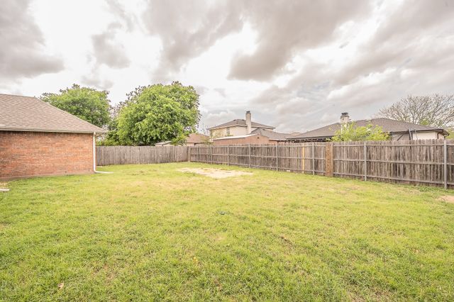 117 Downwood Drive, Burleson, TX 76028
