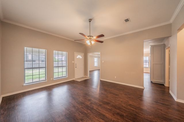 117 Downwood Drive, Burleson, TX 76028