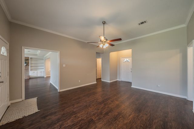 117 Downwood Drive, Burleson, TX 76028