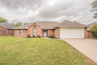 117 Downwood Drive, Burleson, TX 76028