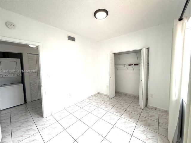 8019 Lake Dr 104, Doral, FL 33166