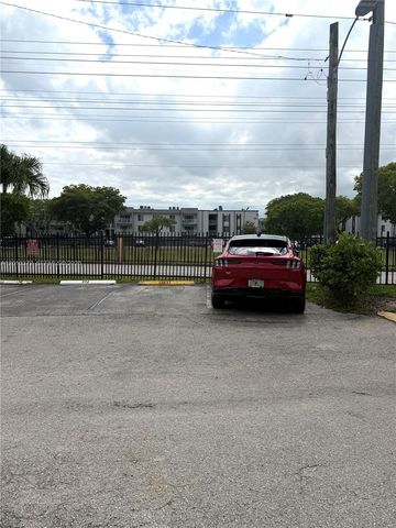 8019 Lake Dr 104, Doral, FL 33166