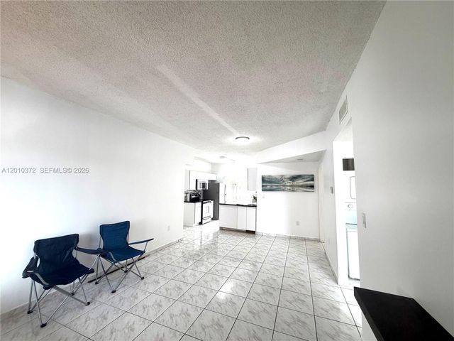 8019 Lake Dr 104, Doral, FL 33166