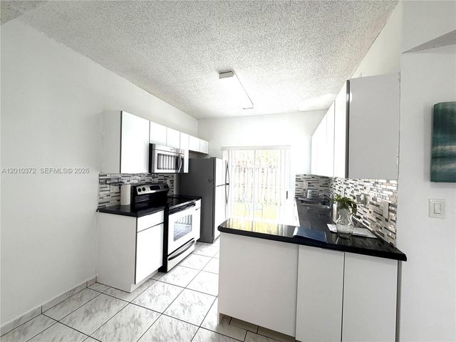 8019 Lake Dr 104, Doral, FL 33166