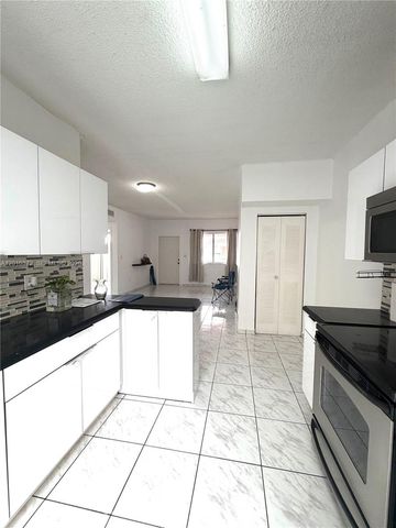 8019 Lake Dr 104, Doral, FL 33166