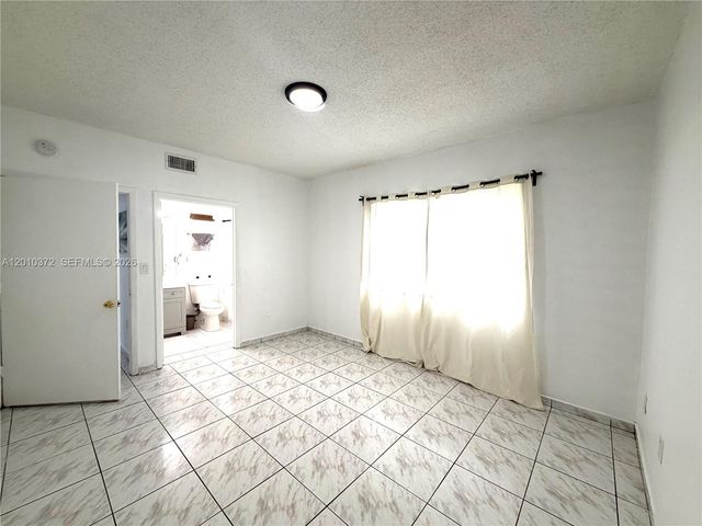 8019 Lake Dr 104, Doral, FL 33166
