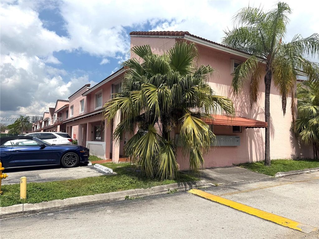 8019 Lake Dr 104, Doral, FL 33166