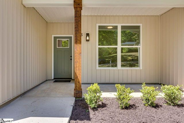 5 Carter Drive, Marietta, SC 29661