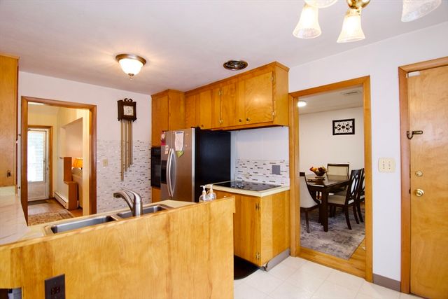 442 Prospect St, Chicopee, MA 01020