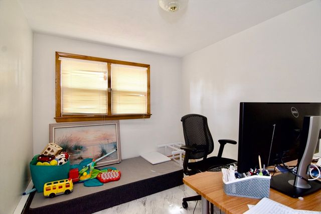 442 Prospect St, Chicopee, MA 01020