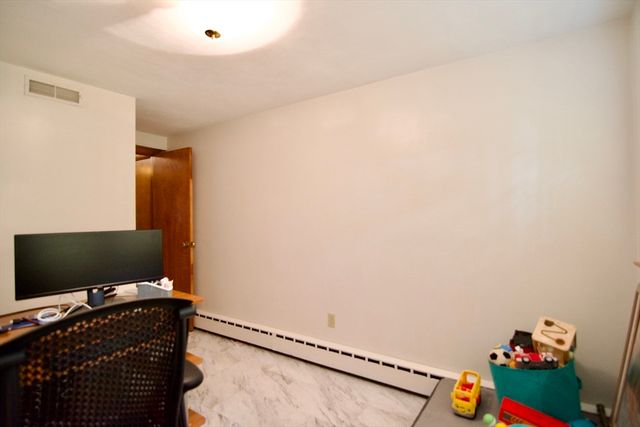 442 Prospect St, Chicopee, MA 01020