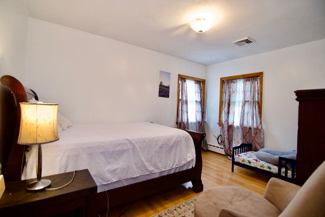 442 Prospect St, Chicopee, MA 01020