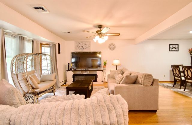 442 Prospect St, Chicopee, MA 01020
