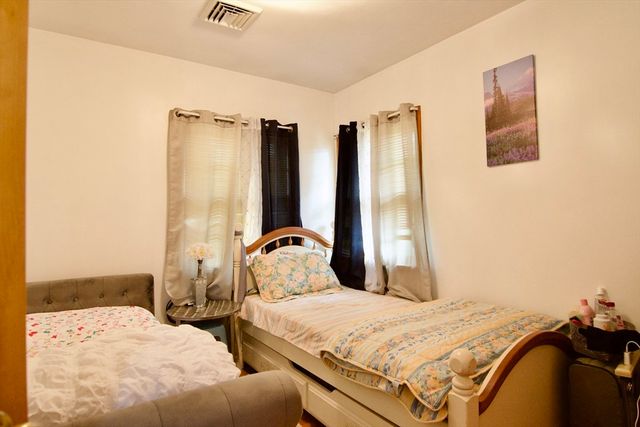 442 Prospect St, Chicopee, MA 01020