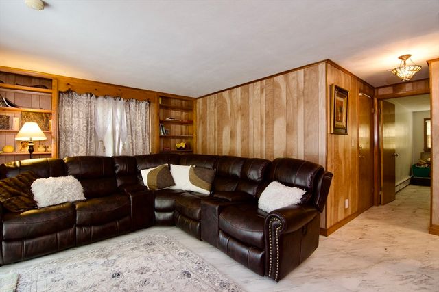 442 Prospect St, Chicopee, MA 01020