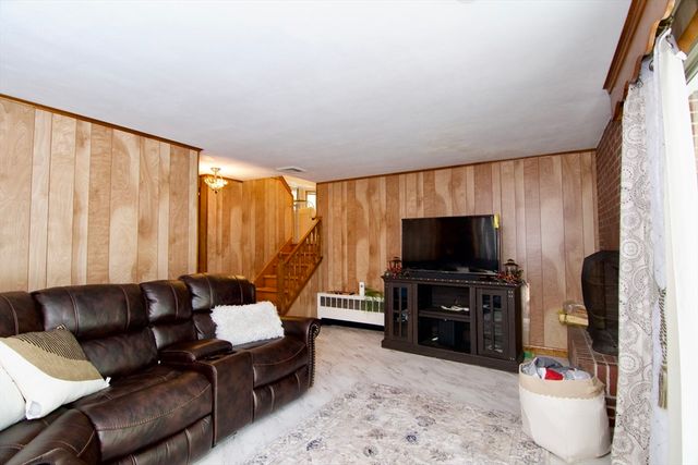 442 Prospect St, Chicopee, MA 01020